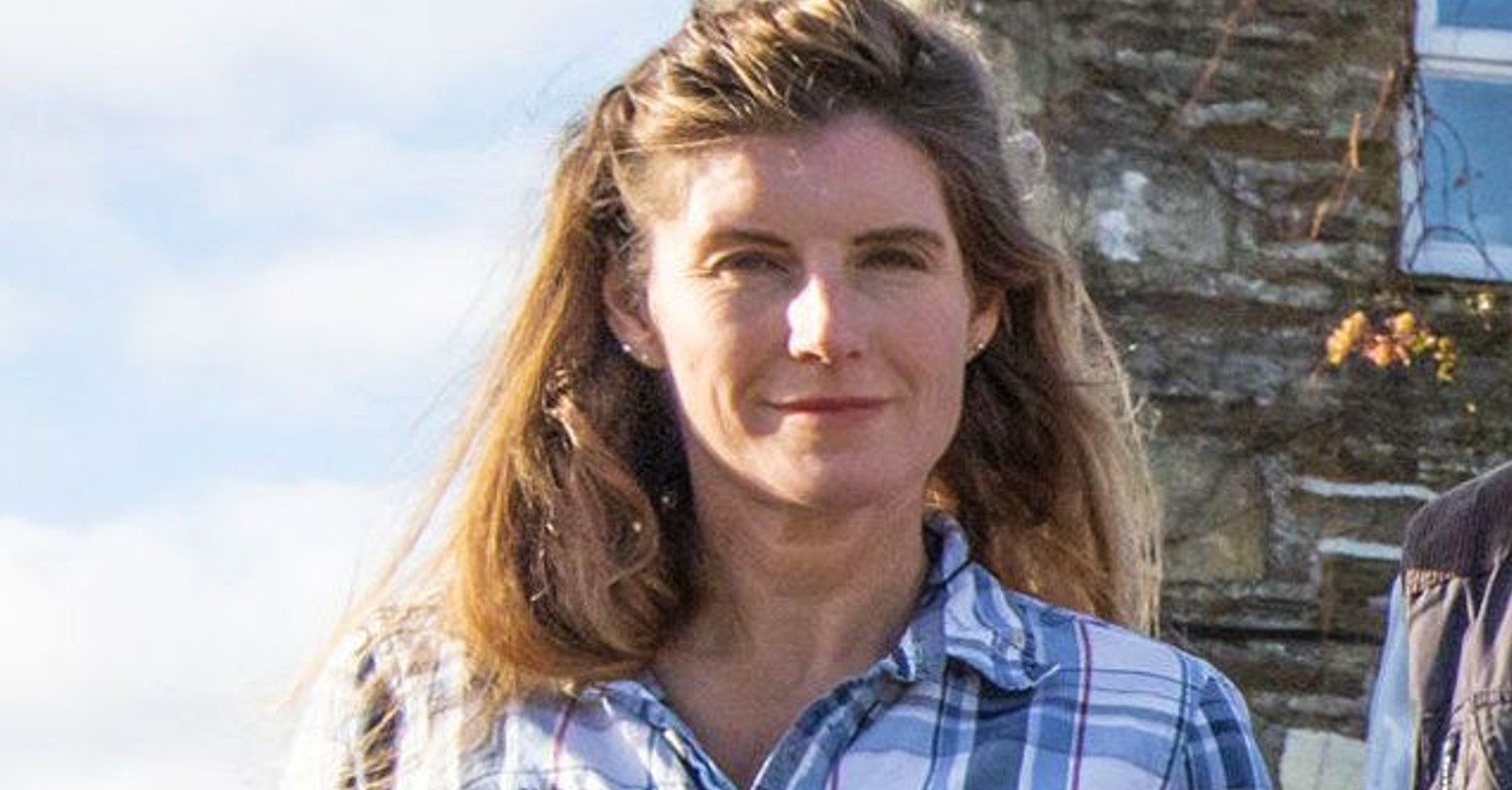 Amanda Owen smirking 