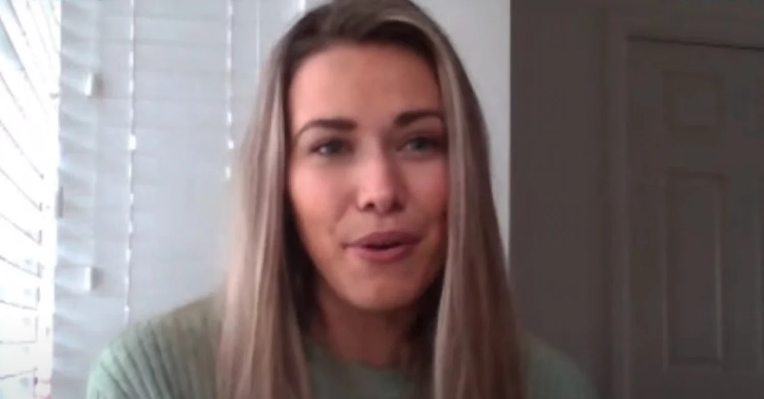 Laura Tott smiling on First Dates