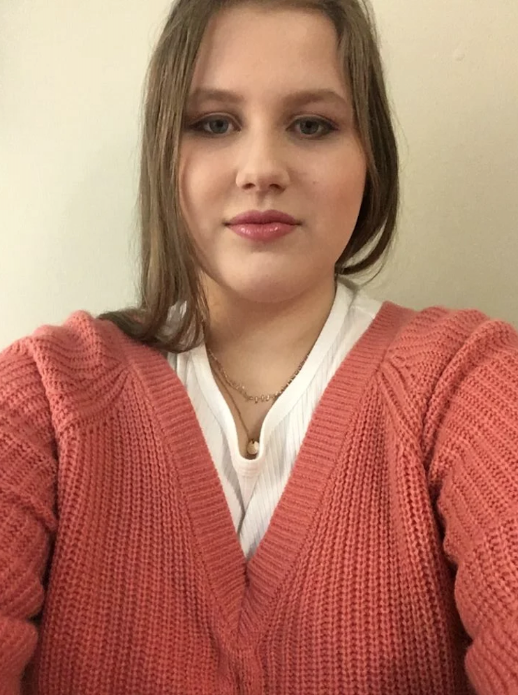 I am Madeleine McCann girl Julia Wandelt posing for a selfie