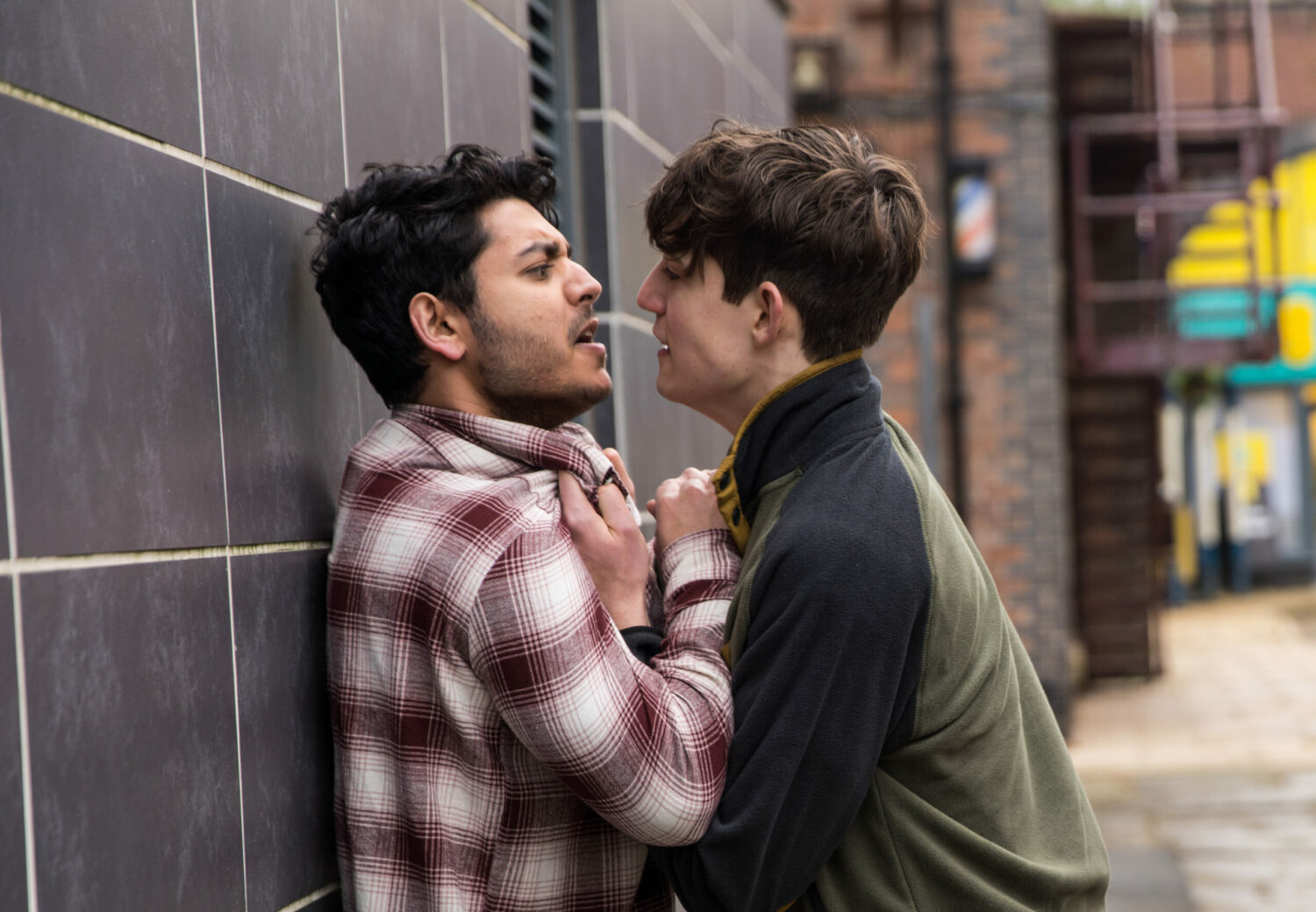 Aadi Alahan and Aaron come to blows angrily in Corrie