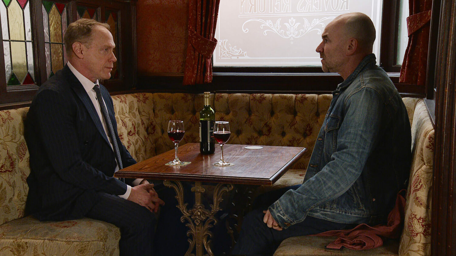 Tim and Stephen talk in the Rovers on Corrie