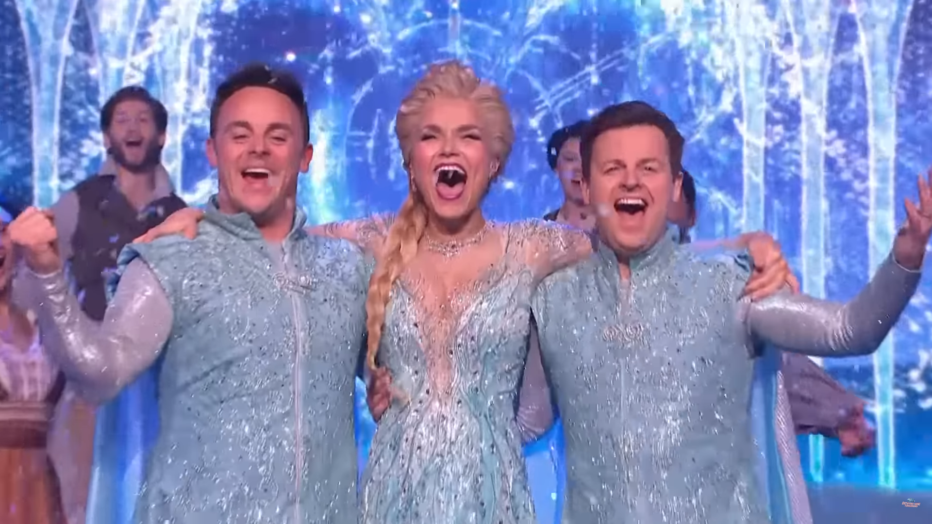 Ant and Dec sing with Elsa on SNT