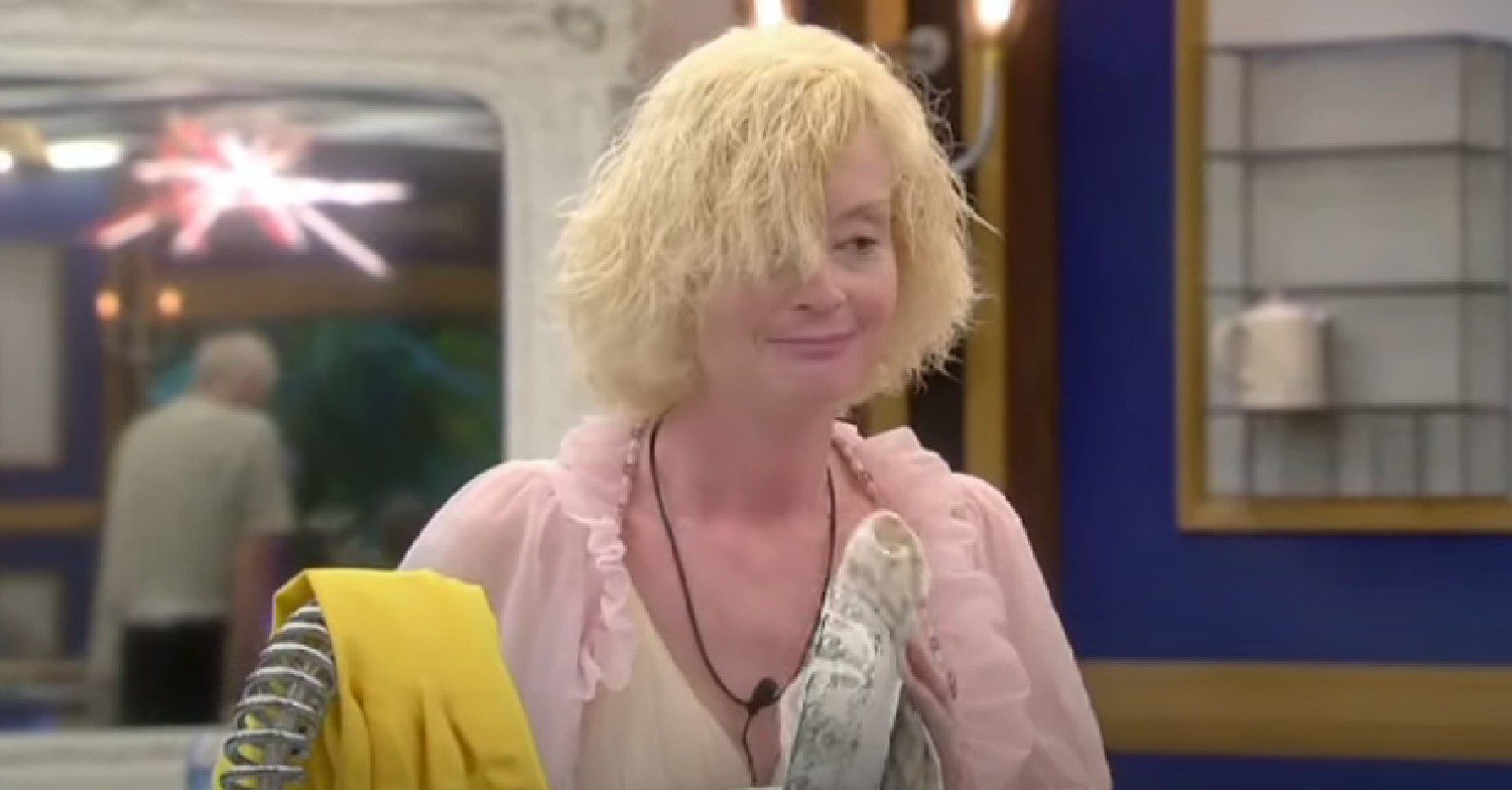 Lauren Harries washing up on Celebrity Big Brother