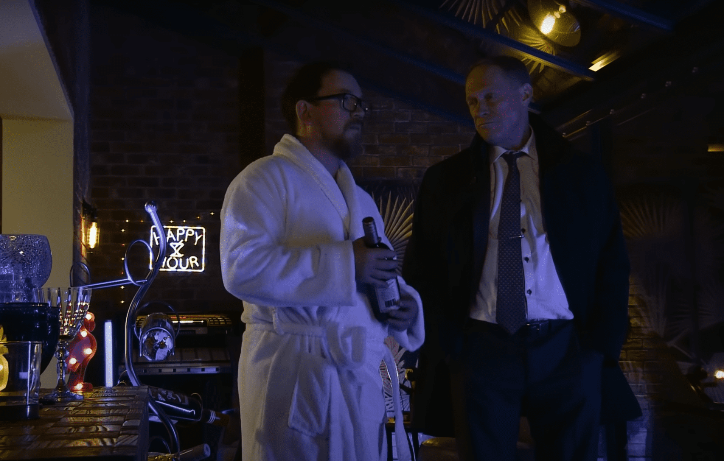 Stephen made a major mistake in last night's Coronation Street wearing that tie pin (Credit: ITV)