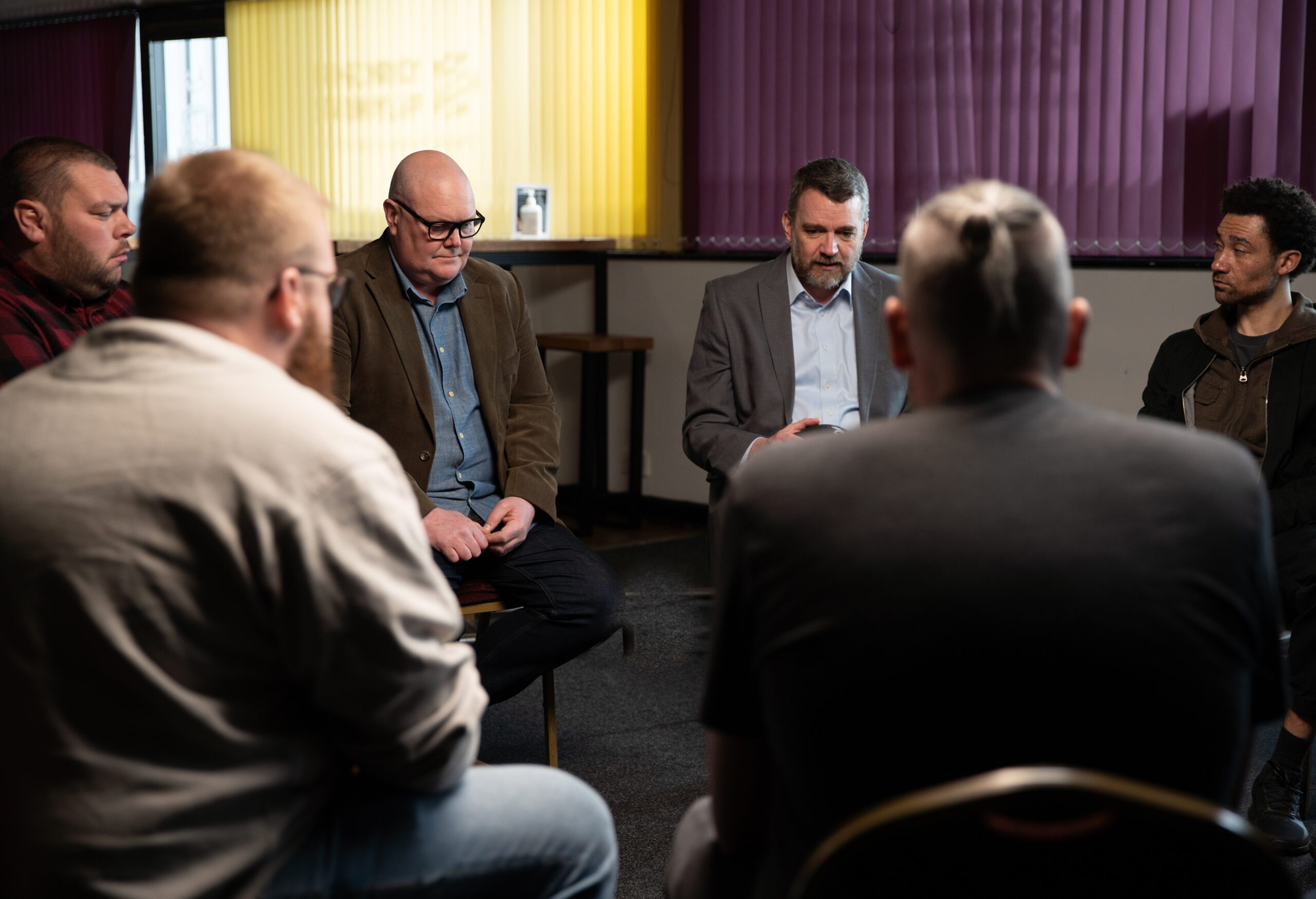 Paddy Kirk [DOMINIC BRUNT] attends a man club away from the village. Not knowing the men and nervous at first, Paddy eventually speaks up and details his woes to an understanding group.