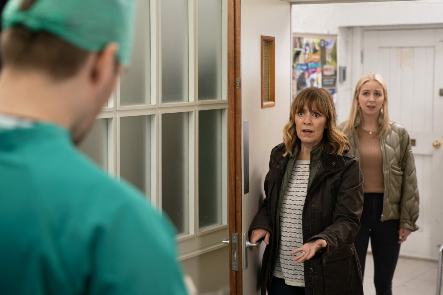 Emmerdale's Rhona and Belle are staring at Tom with shock in the vets surgery