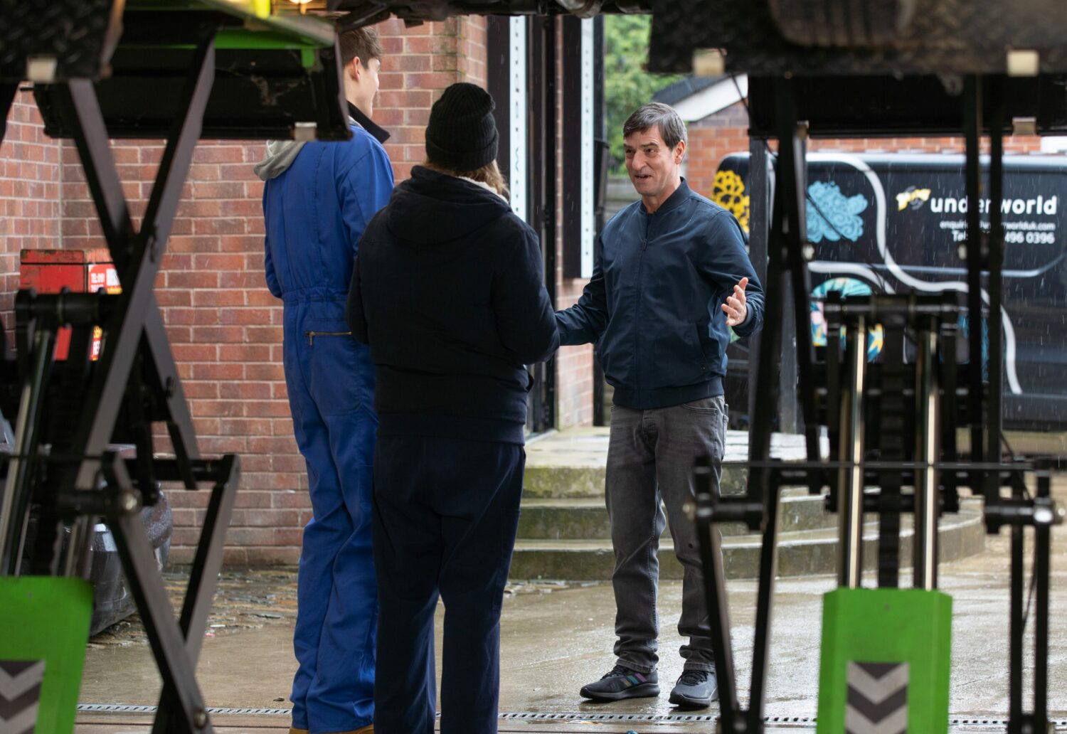 Aaron, Abi and Eric talk on Coronation Street