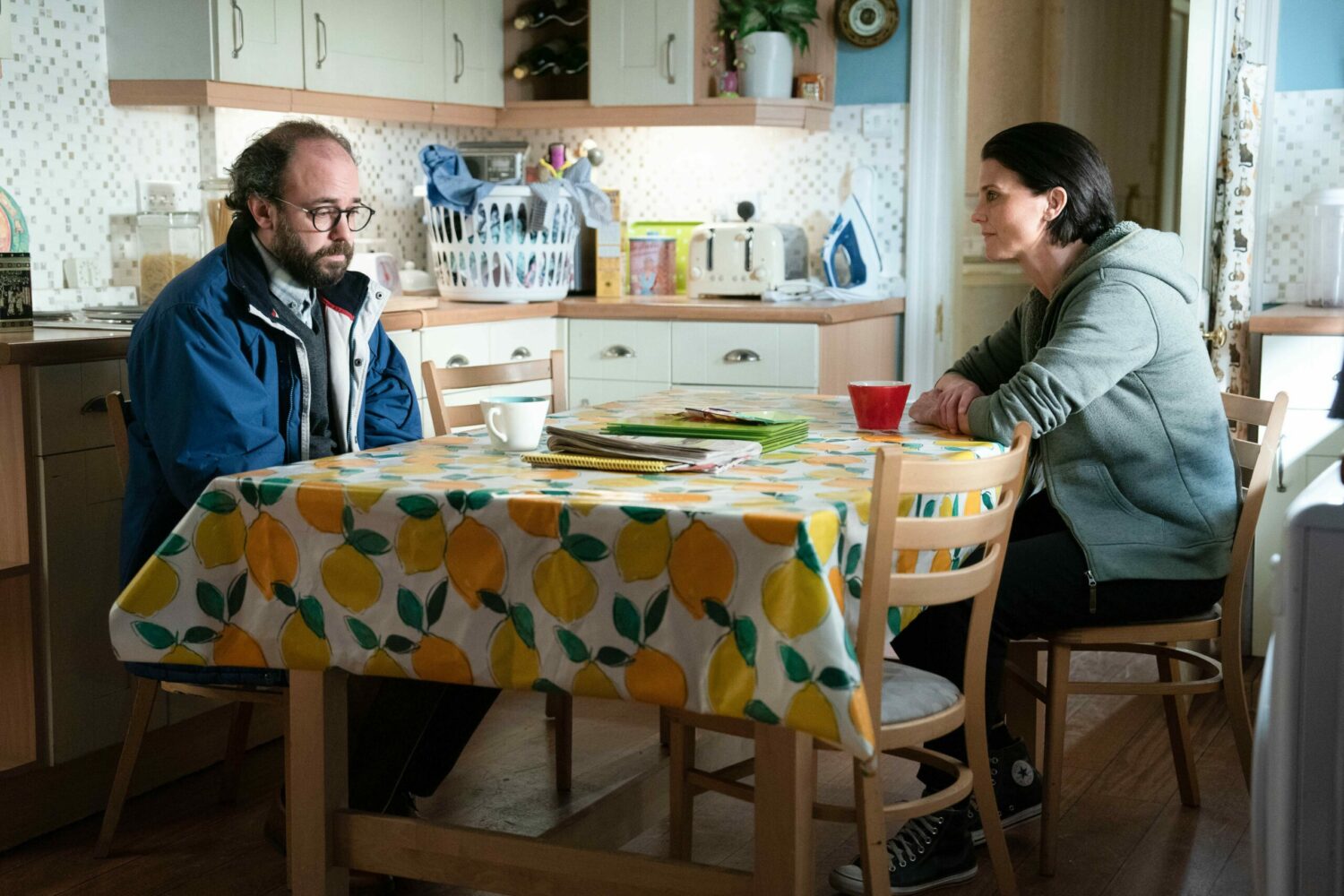 EastEnders' Reiss and Eve are sitting down at the table