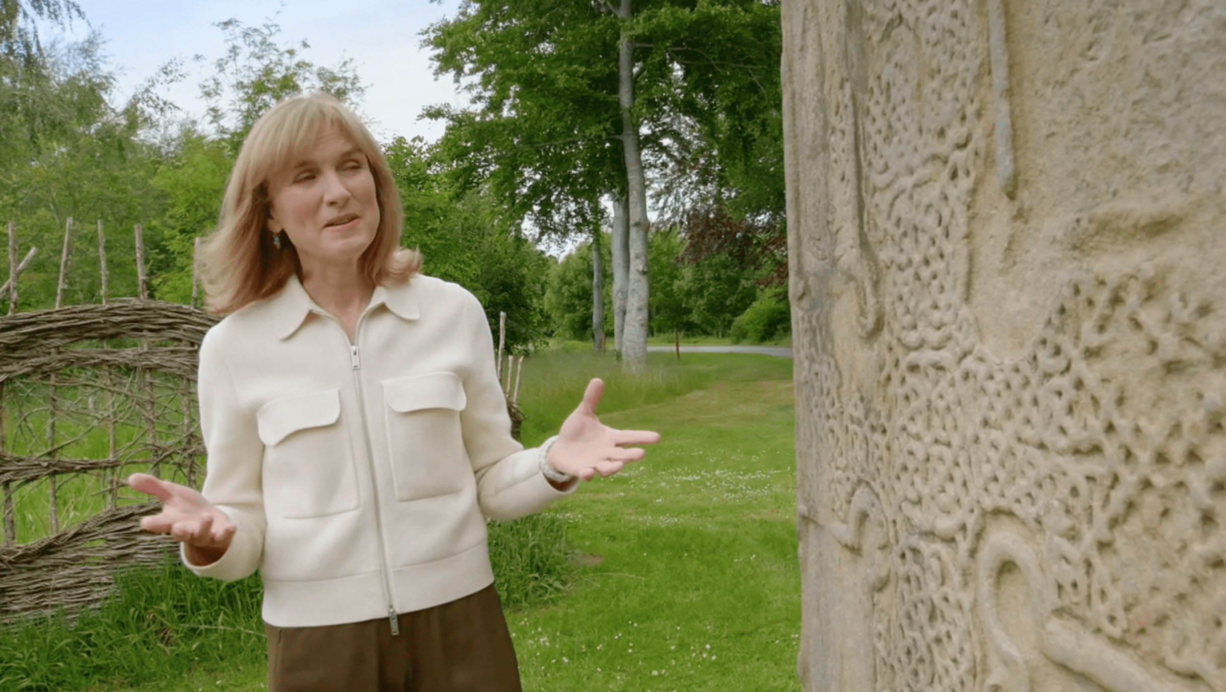 Fiona Bruce presenting Antiques Roadshow