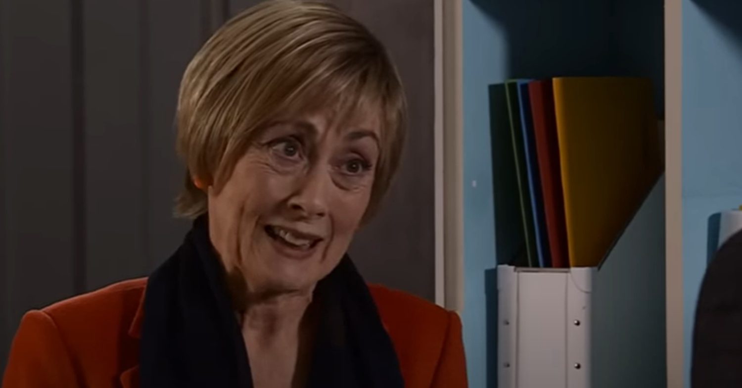 Coronation Street's Elaine looks desperate