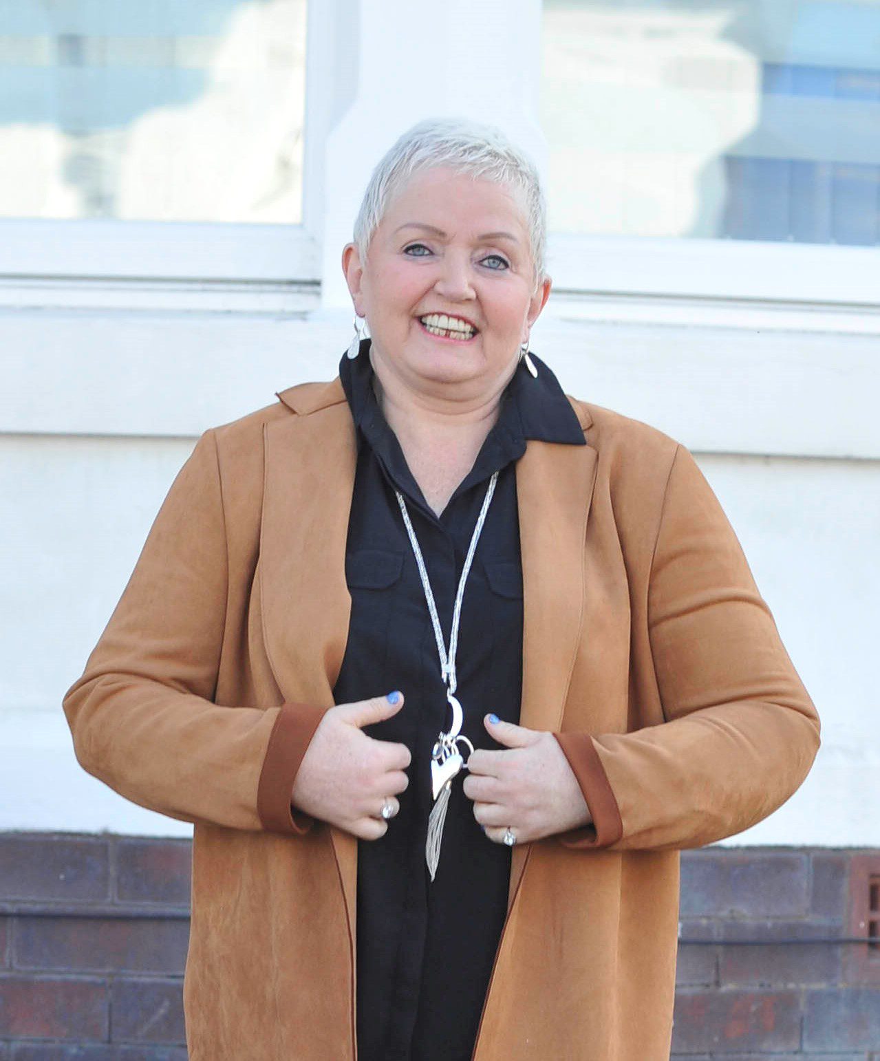 Linda Nolan smiling at event