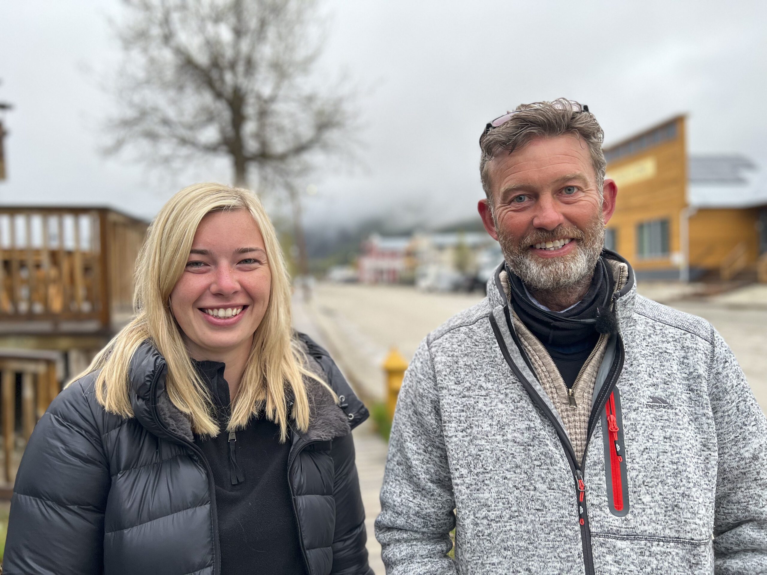 Claudia and Kevin smile on Race Across the World