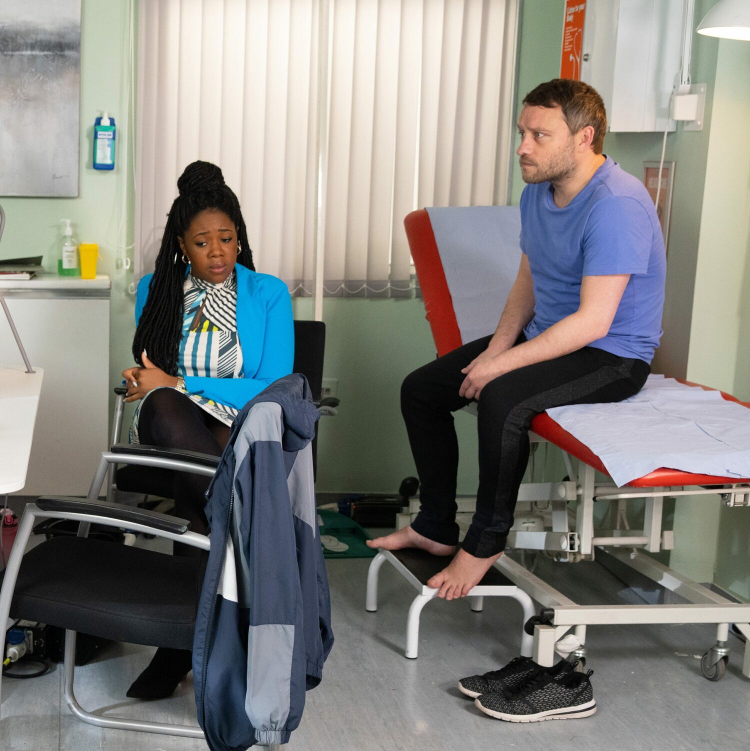 Coronation Street's Paul and Dee-Dee are sitting in the hospital room