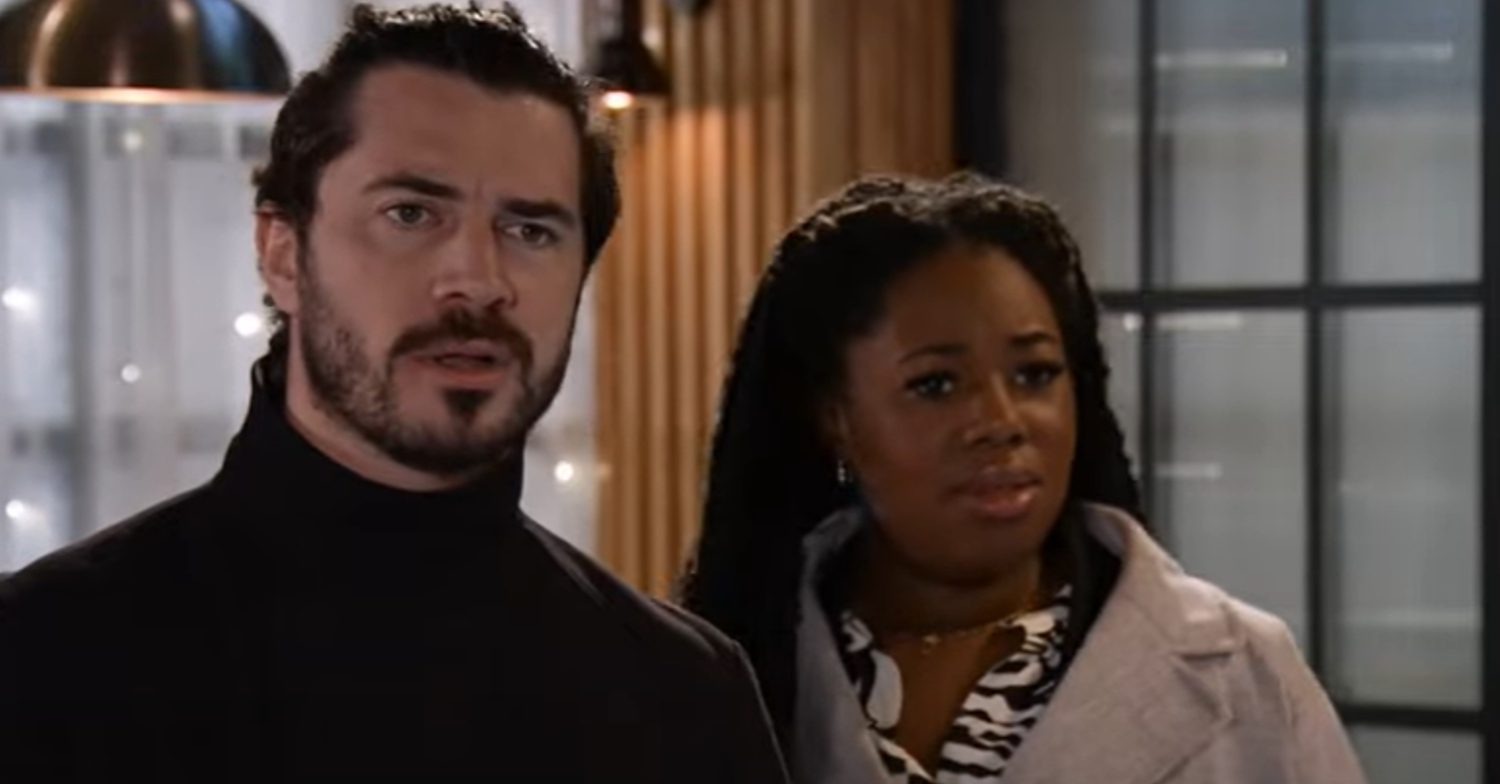 Coronation Street's Adam and Dee-Dee are together in the Bistro