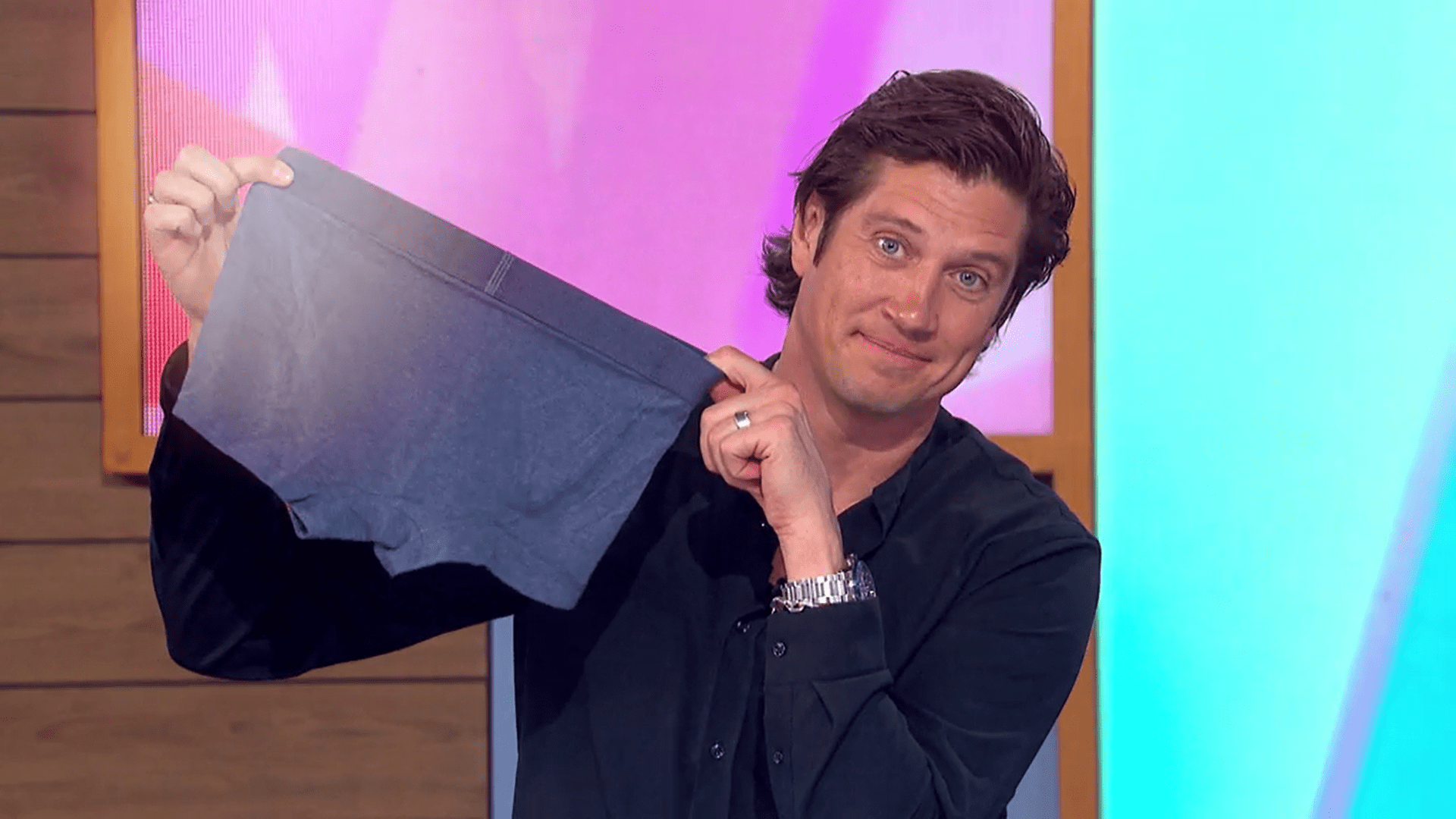 Vernon Kay smiles on Loose Men