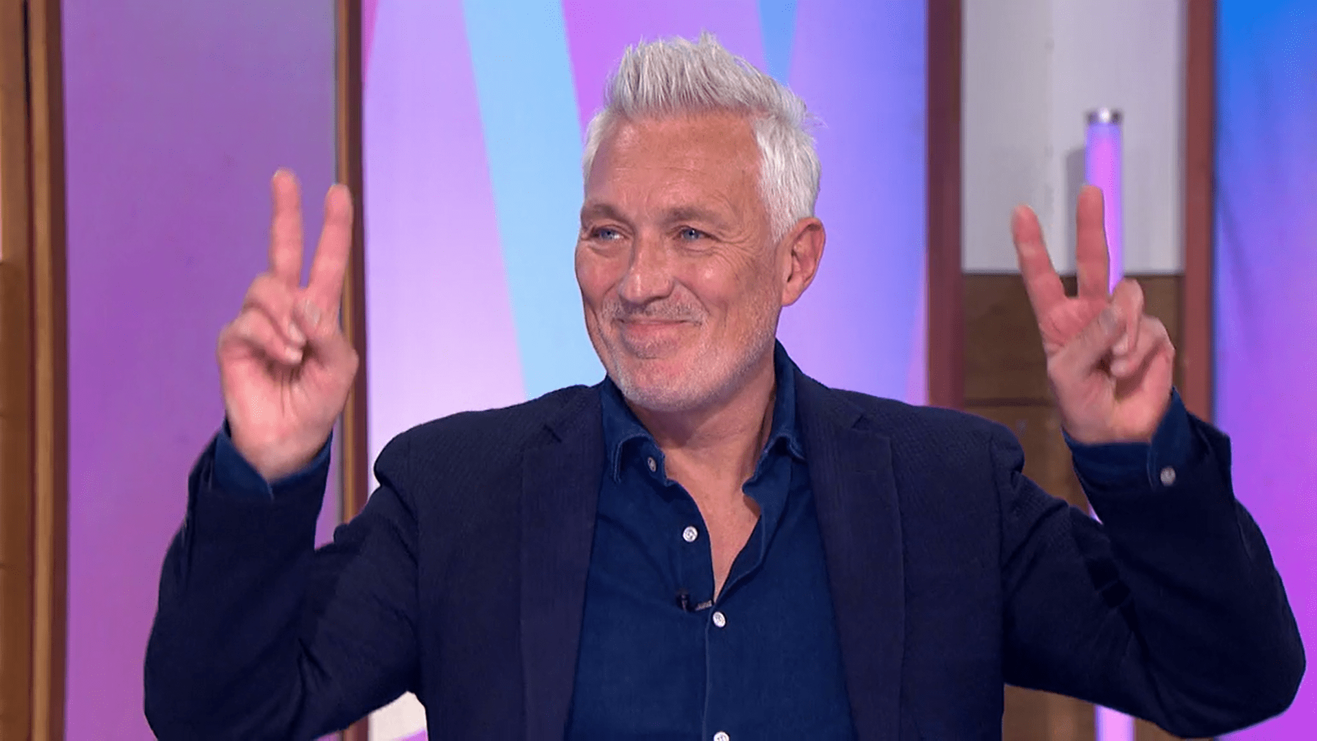 Martin Kemp throwing the peace sign up on Loose Men