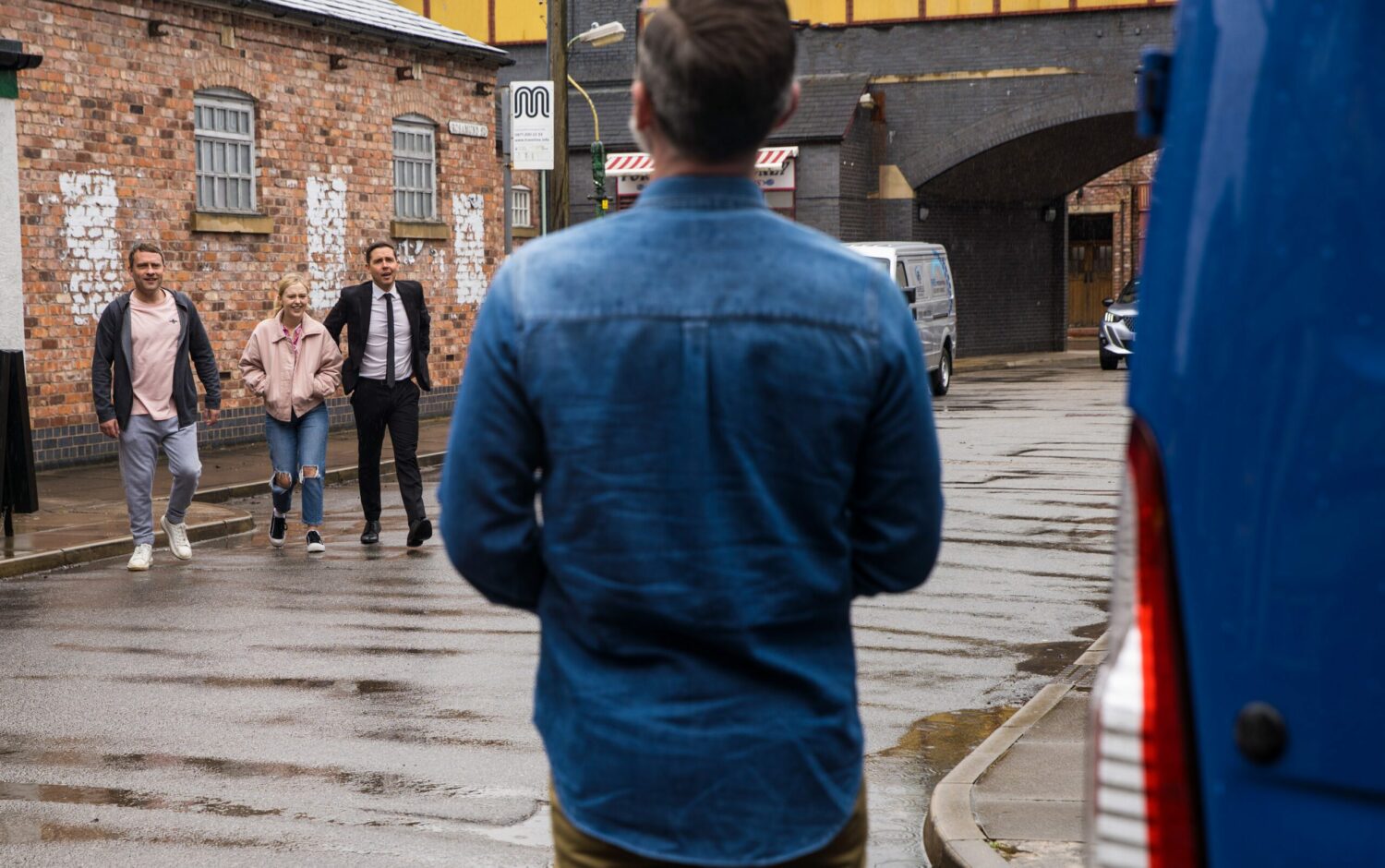 Billy in the street as he watches Paul, Summer and Todd approach
