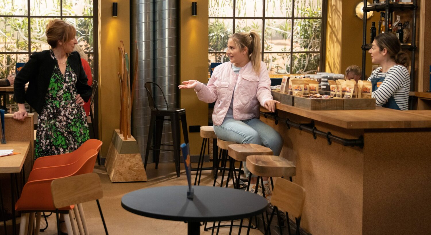 Amelia talks to Victoria and Laurel on Emmerdale