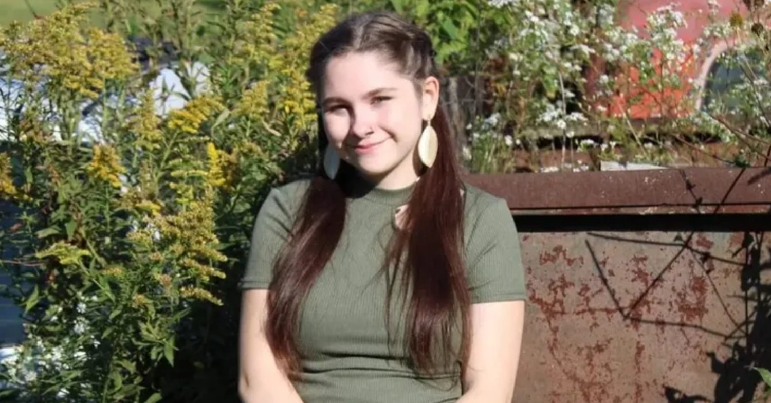 Paige Ruddy smiles in family photo