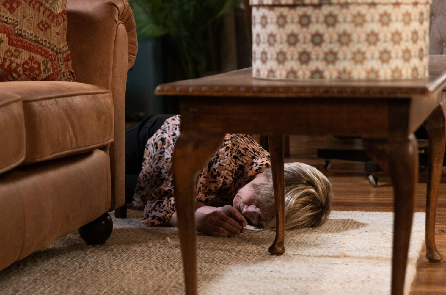 Elaine lying unconscious on the floor (Credit: ITV)