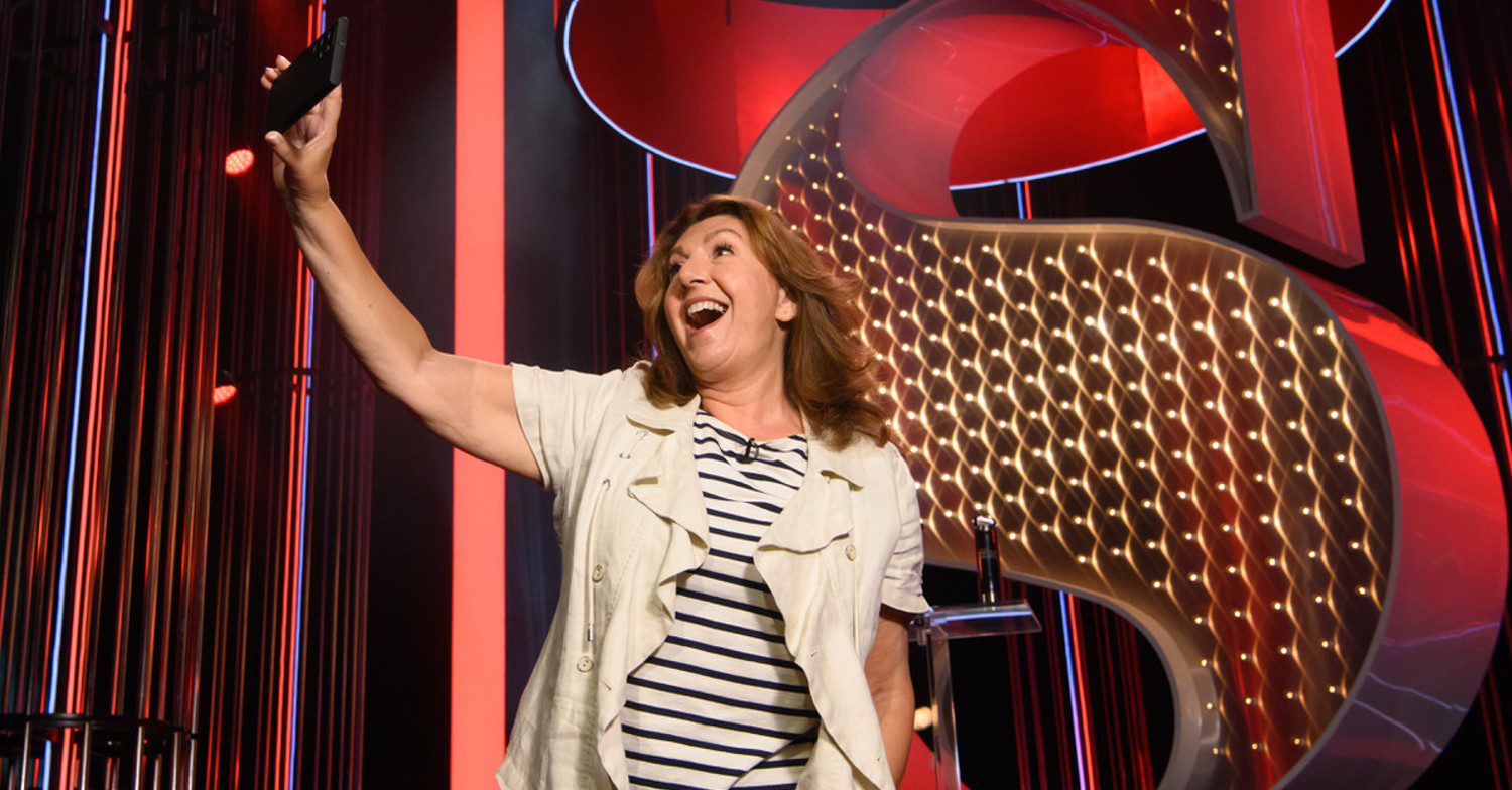 Jane McDonald posing at British Soap Awards