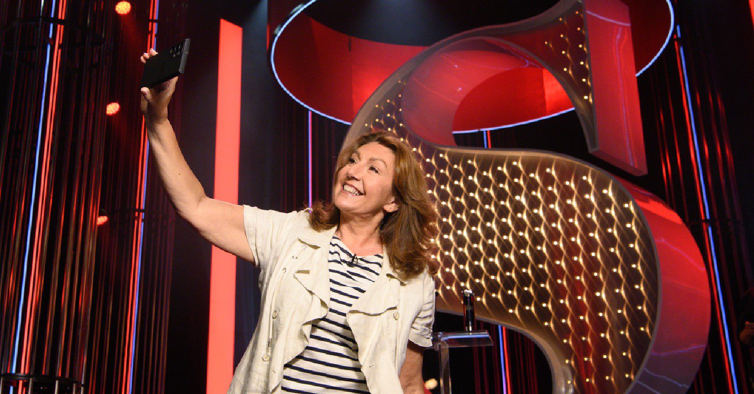 Jane McDonald posing at British Soap Awards
