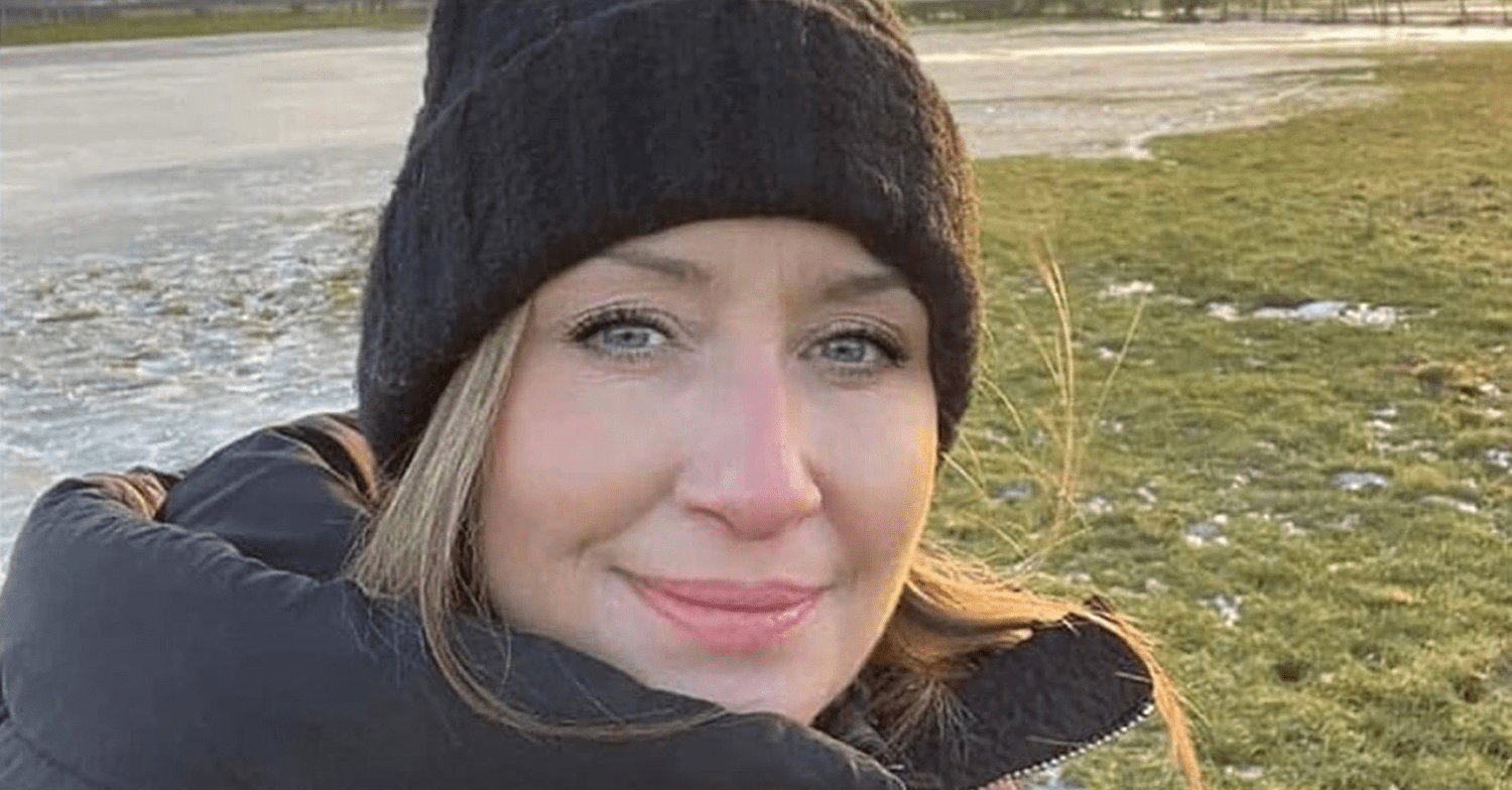 Nicola Bulley smiling in a bobble hat