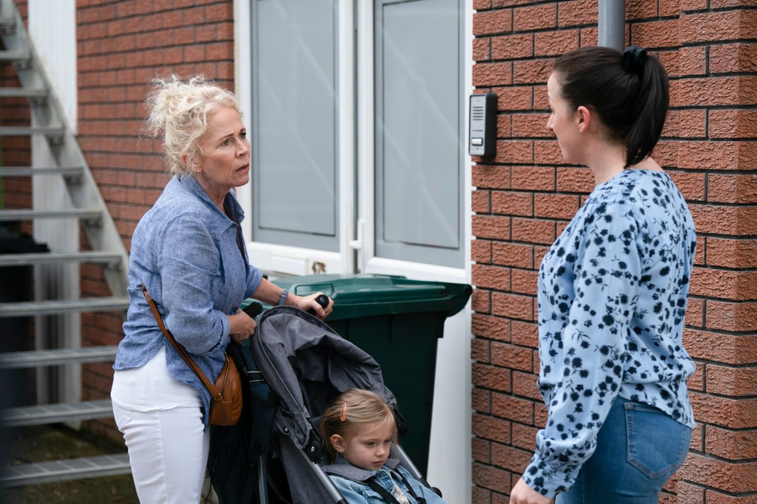 EastEnders' Lisa is with Peggy, speaking to Sonia