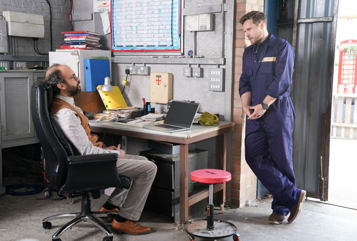 EastEnders' Reiss and Keanu are talking at Taylor's Autos