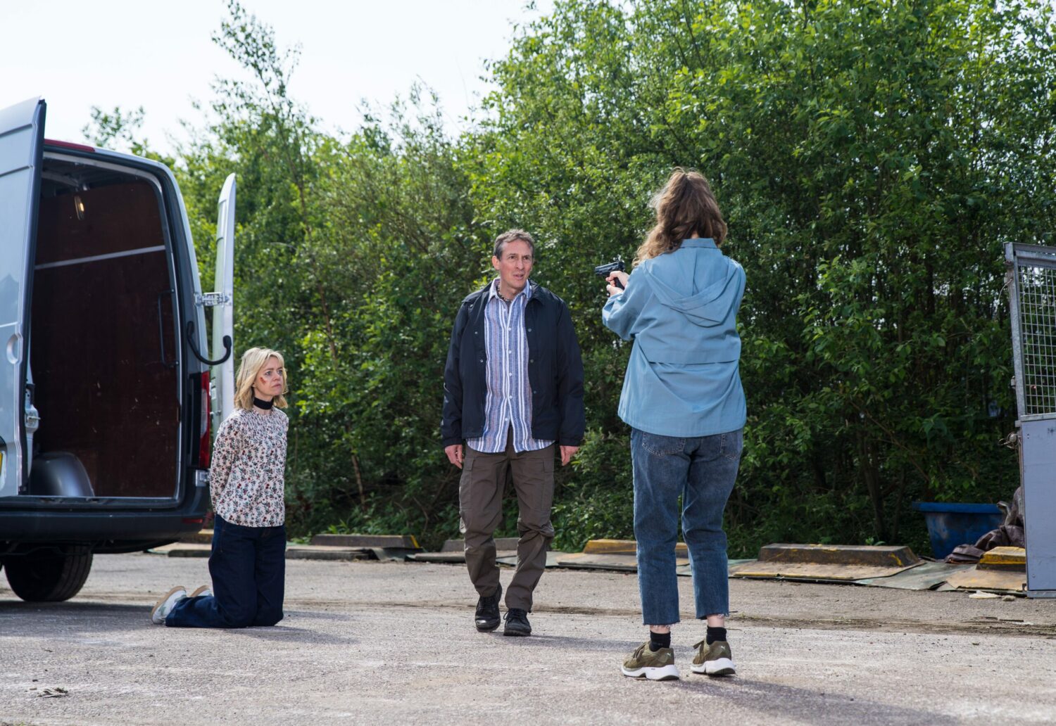 Spider and Toyah in Coronation Street in a hostage situation as the kidnapper has a gun