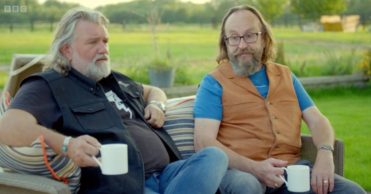 Si King and Dave Myers enjoy a cup of tea and a chat