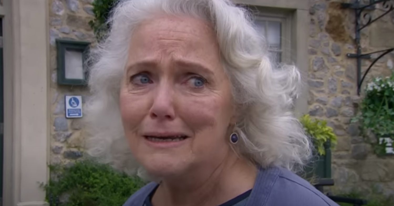 Emmerdale's Mary is crying outside