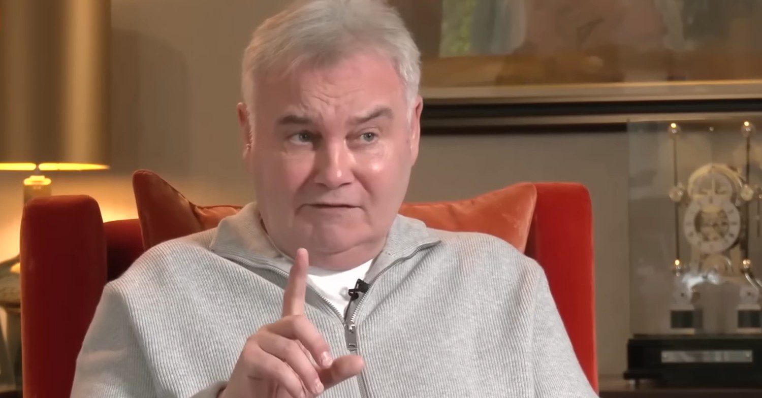 Eamonn Holmes pointing finger on GB News