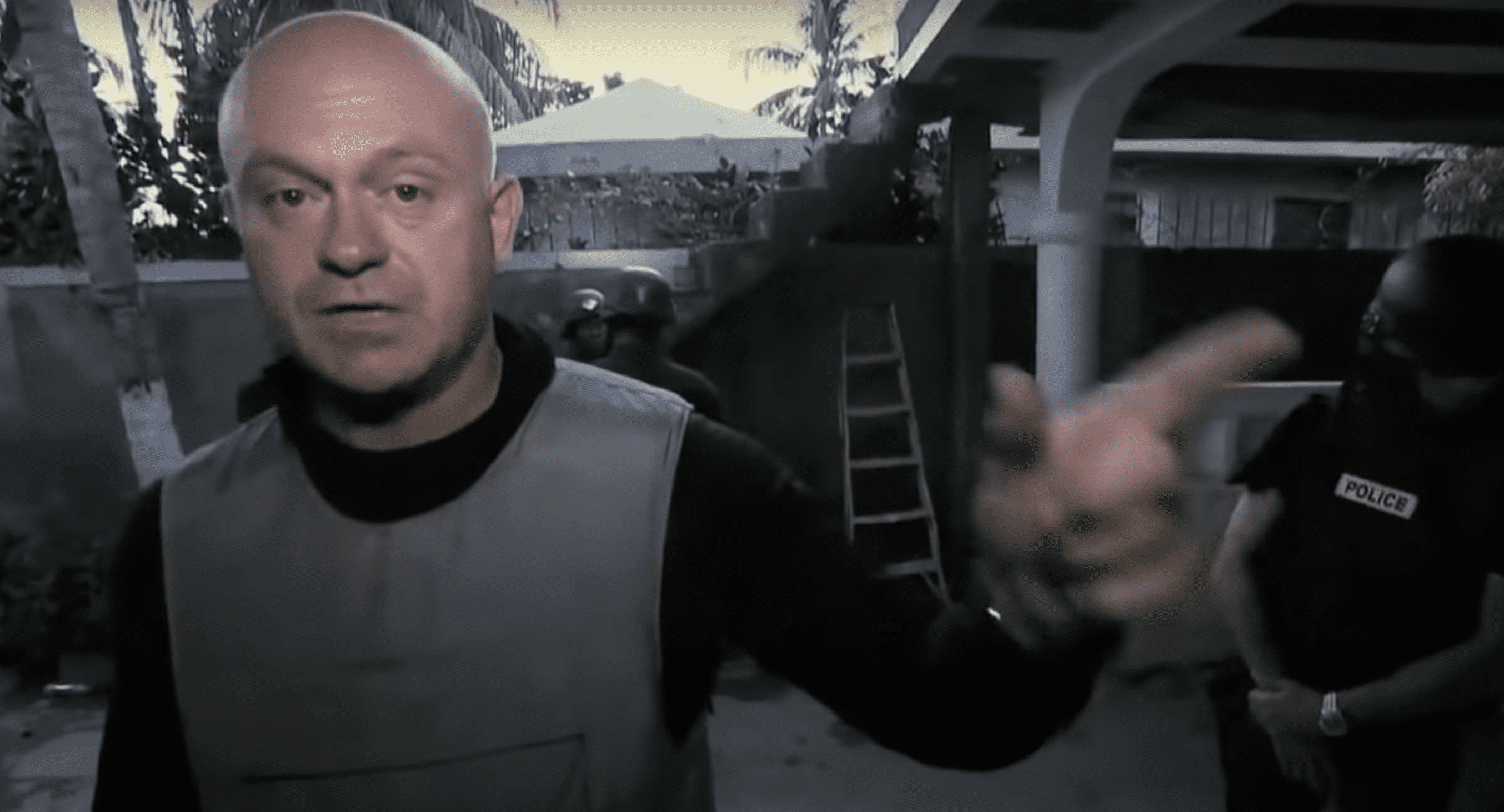 Ross Kemp pointing with policeman in background