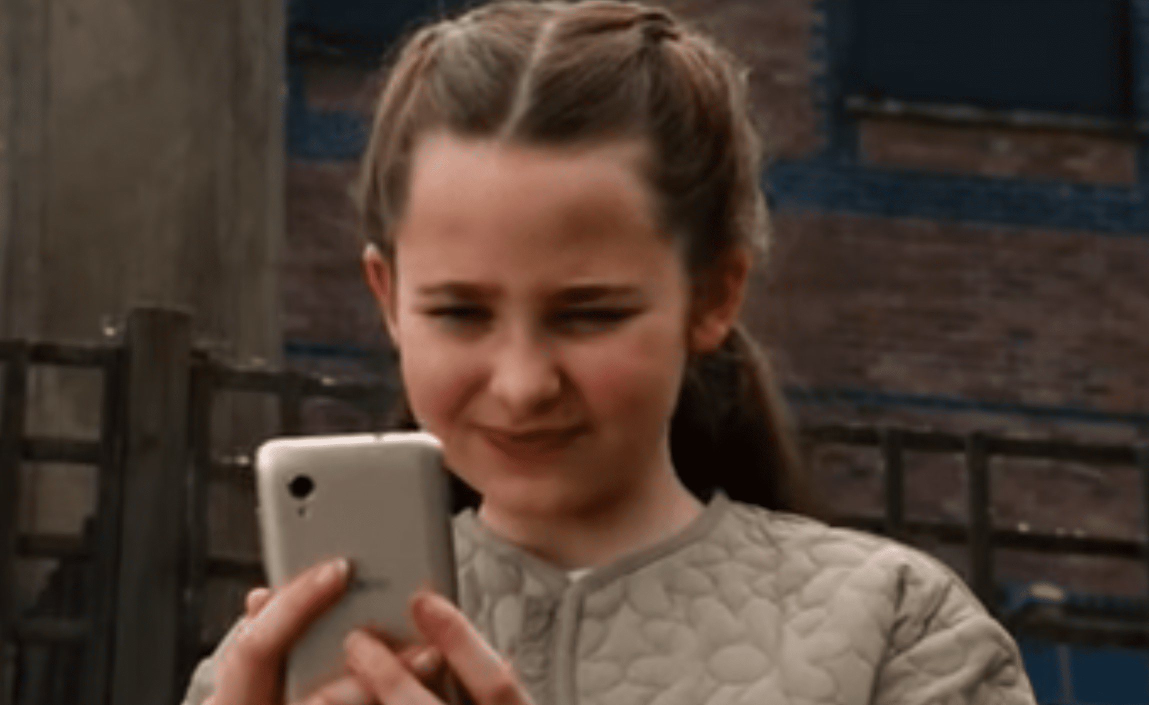 Eliza is being contacted by a much older man in Coronation Street (Credit: ITV)