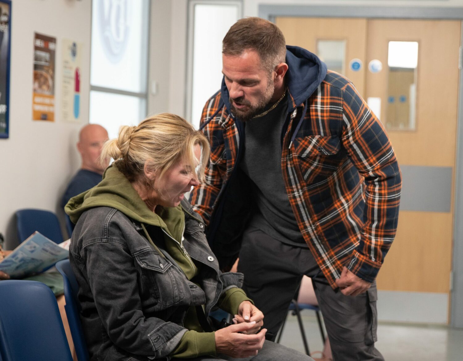 Dean screams at frightened Cassie in the hospital in Coronation Street