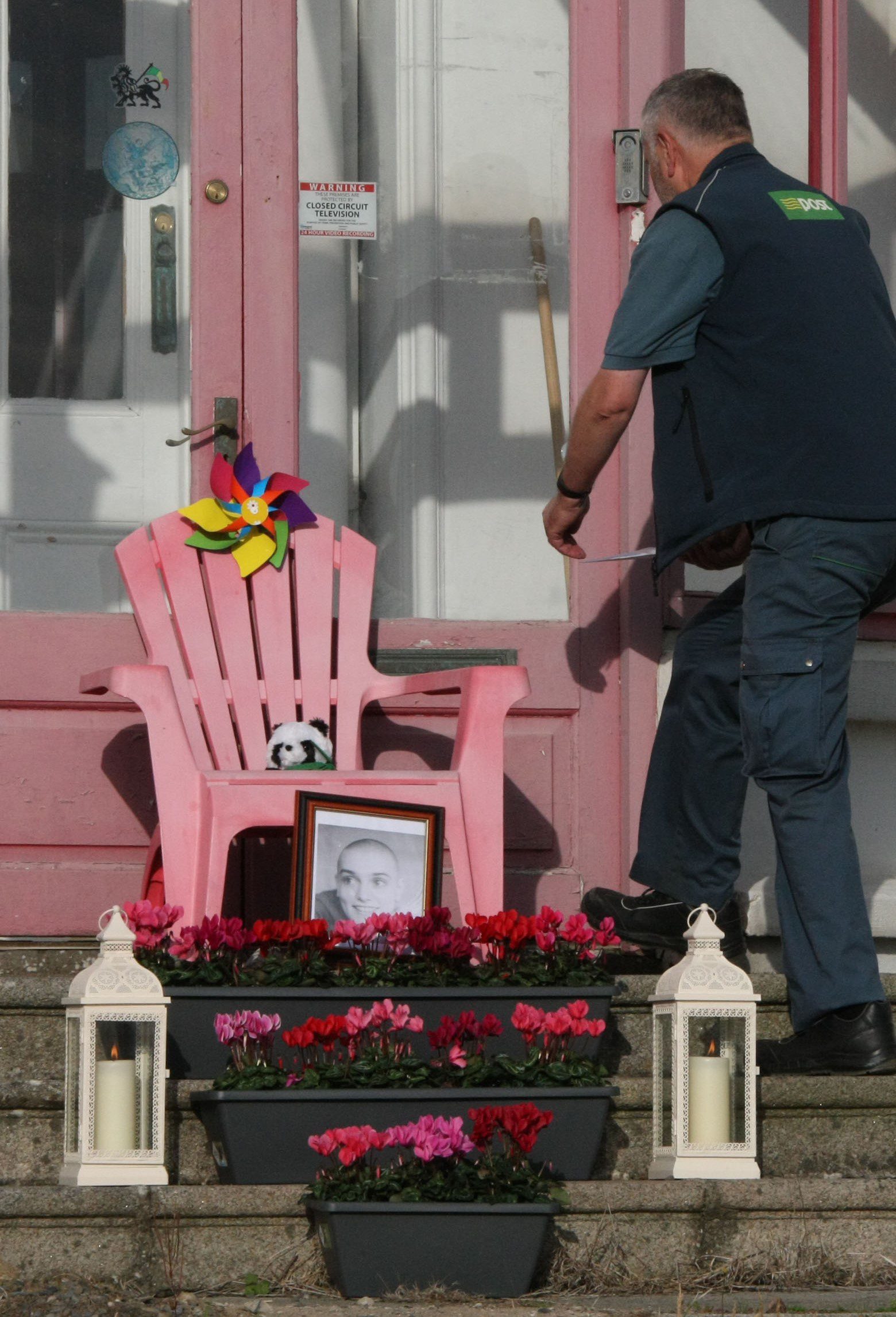 Tributes left for Sinead O'Connor