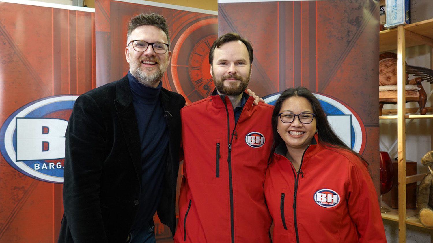 Bargain Hunt contestants with Charles Hanson