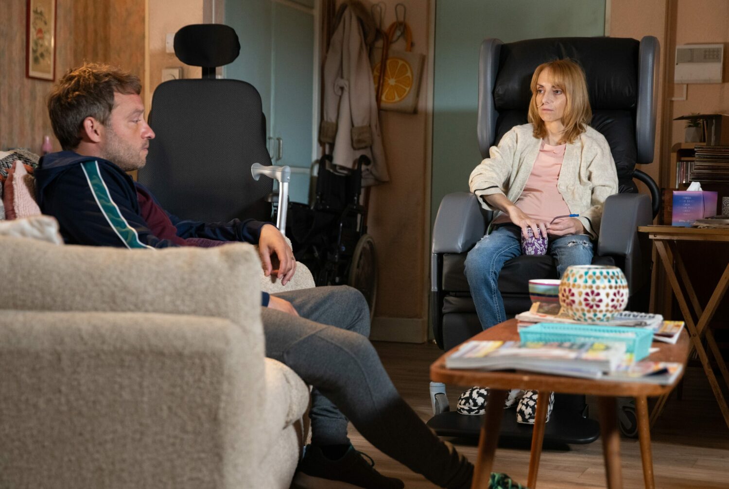 Paul talks to Shelly in her apartment on Corrie