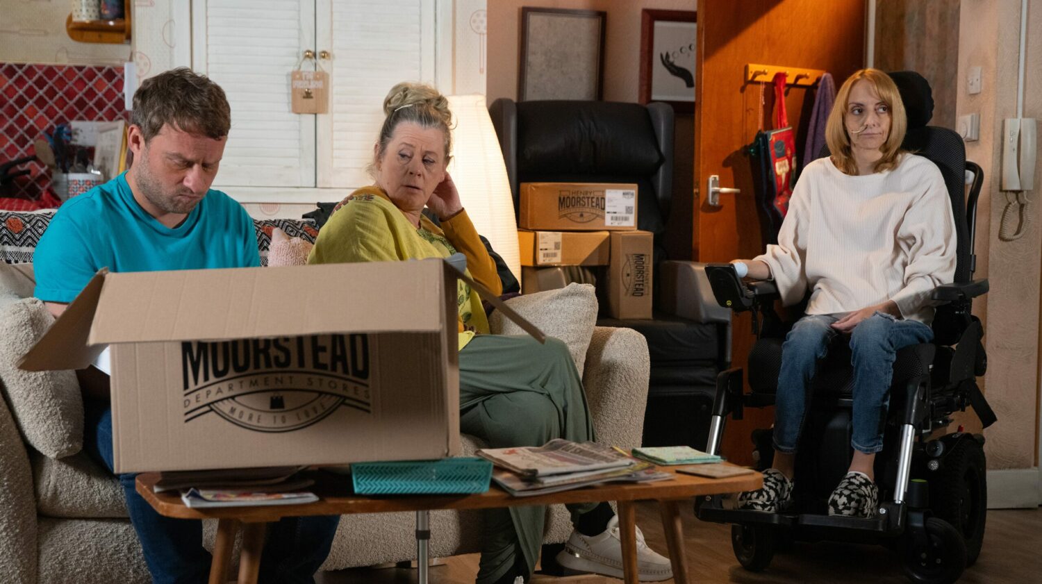 Coronation Street's Paul, Bernie and Shelly are in Shelly's flat, looking into a cardboard box