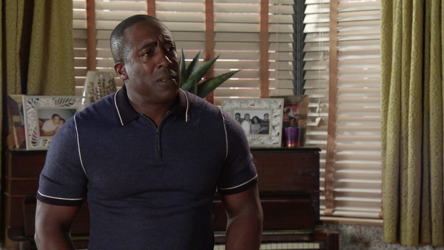 Ronnie looks serious in Coronation Street