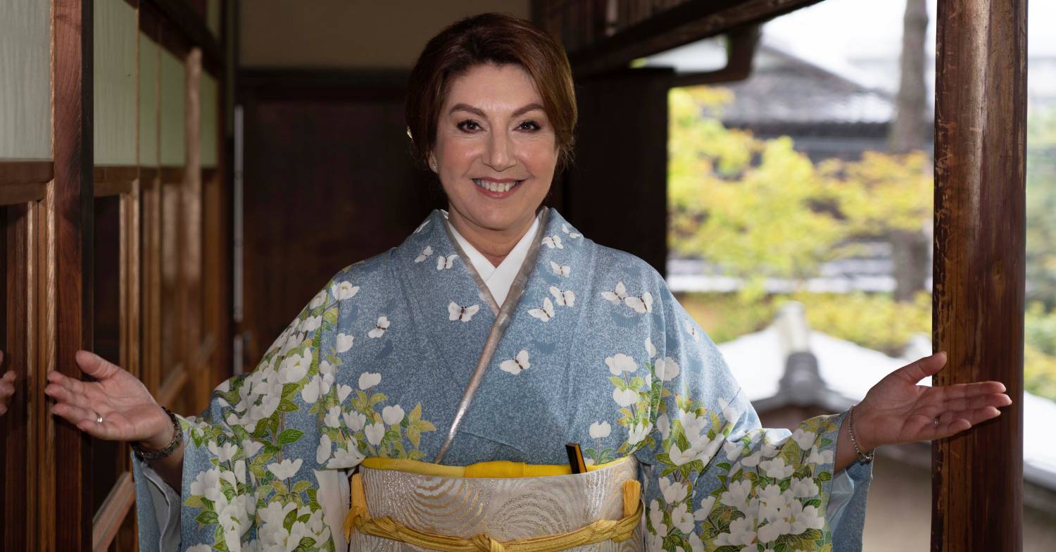 Jane McDonald wears traditional Japanese clothes in Kyoto
