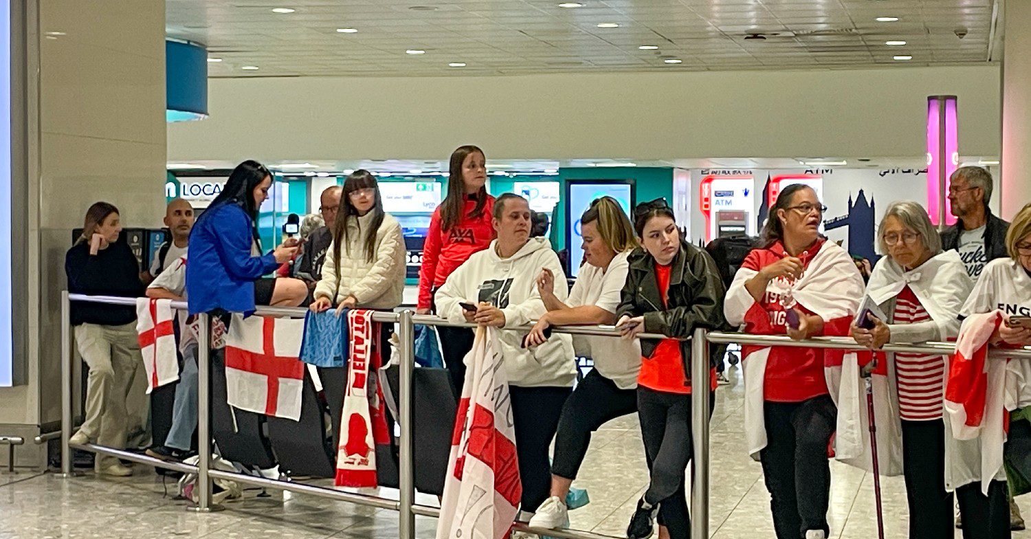 Lionesses fans at airport 