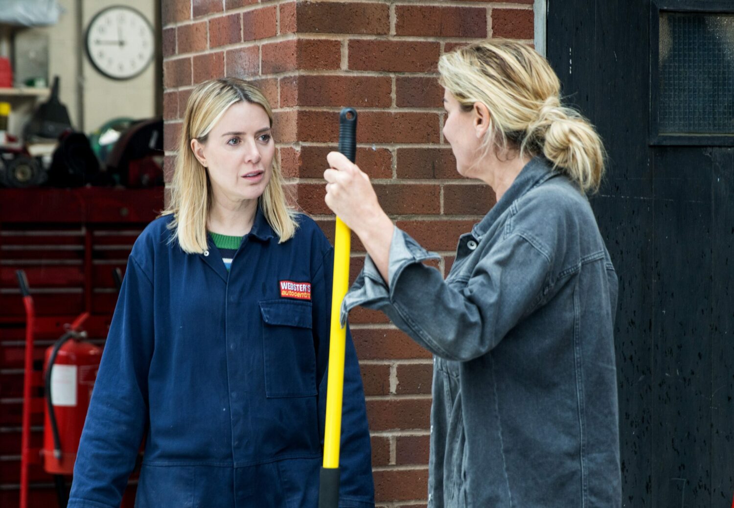 Abi in Corrie talks to Cassie looking worried