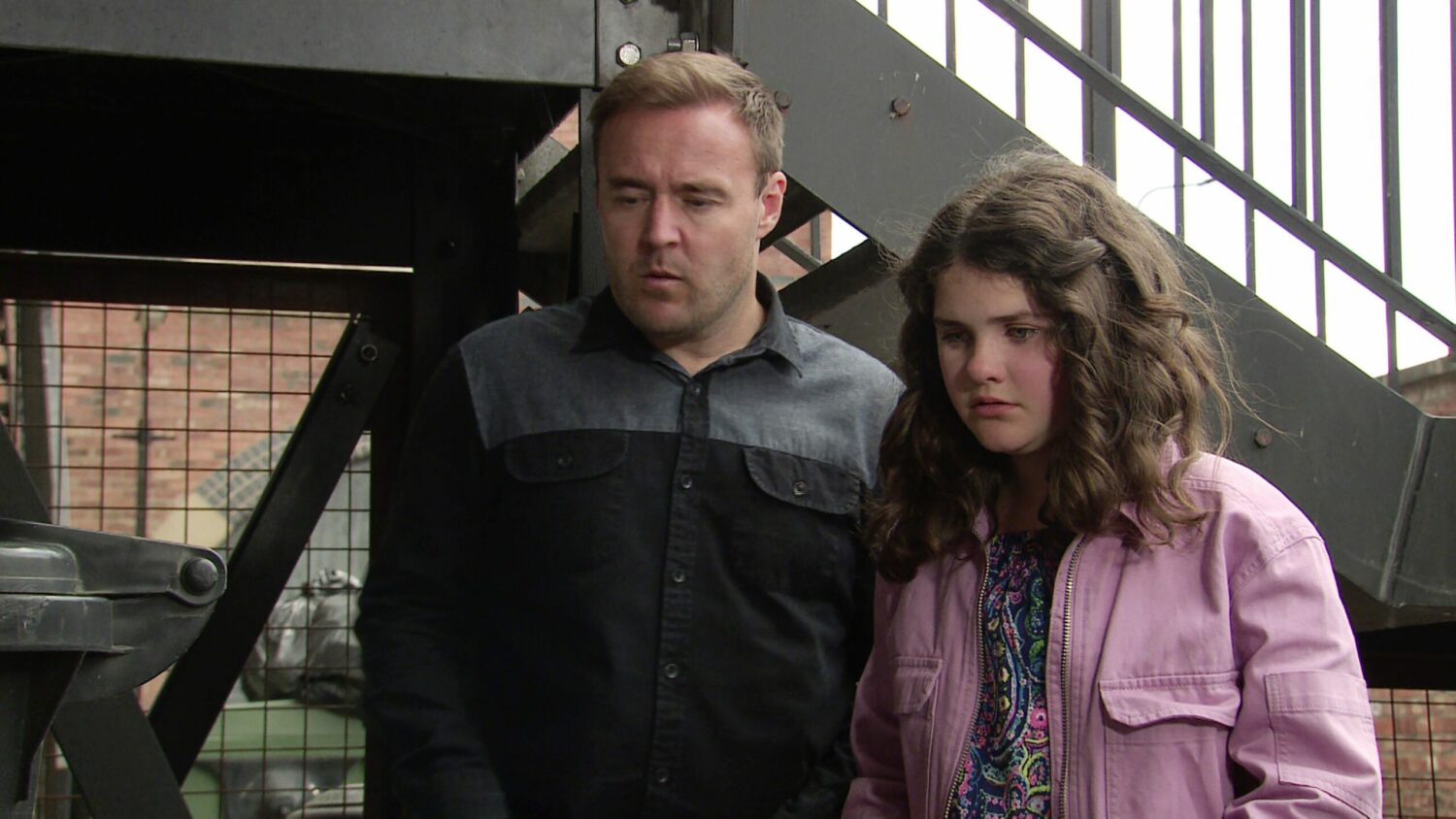Tyrone and Hope in Corrie look worried
