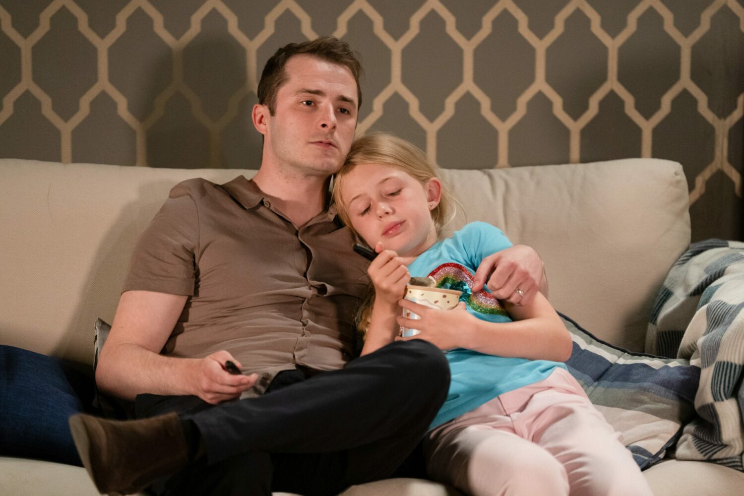 EastEnders' Ben and Lexi are sitting on the sofa with ice cream