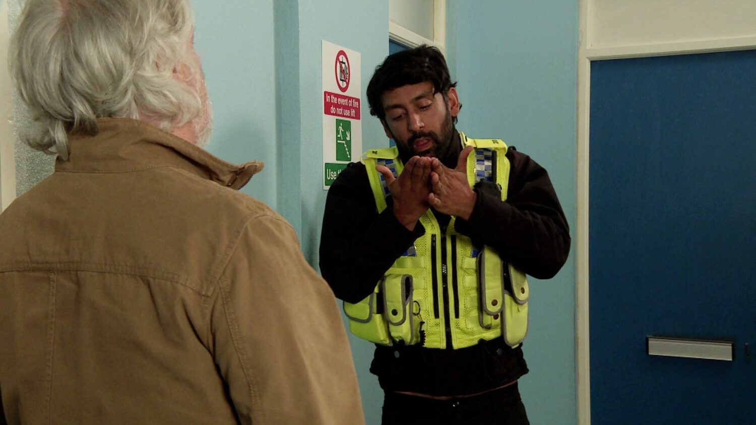 Coronation Street's Stu is in an altercation with a police officer (Credit: ITV)
