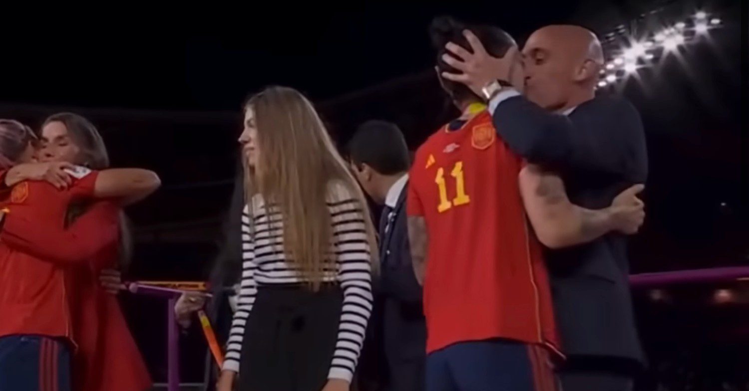Luis Rubiales kissing player Jenni Hermoso