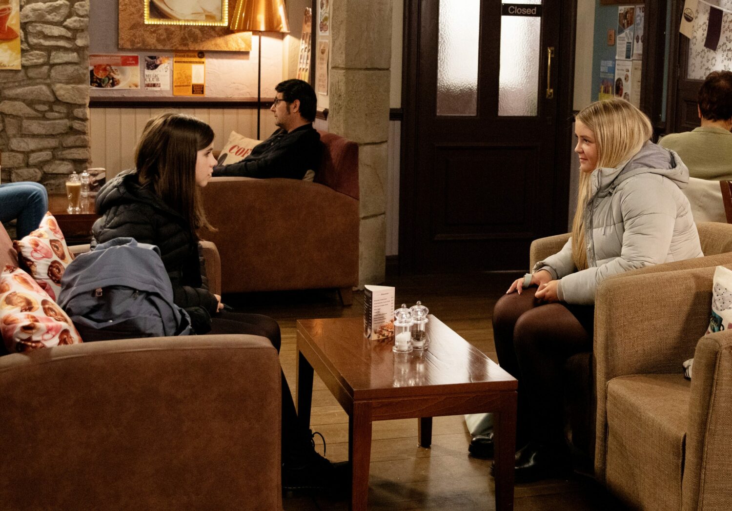 Emmerdale's Cathy and April are talking in the caf�