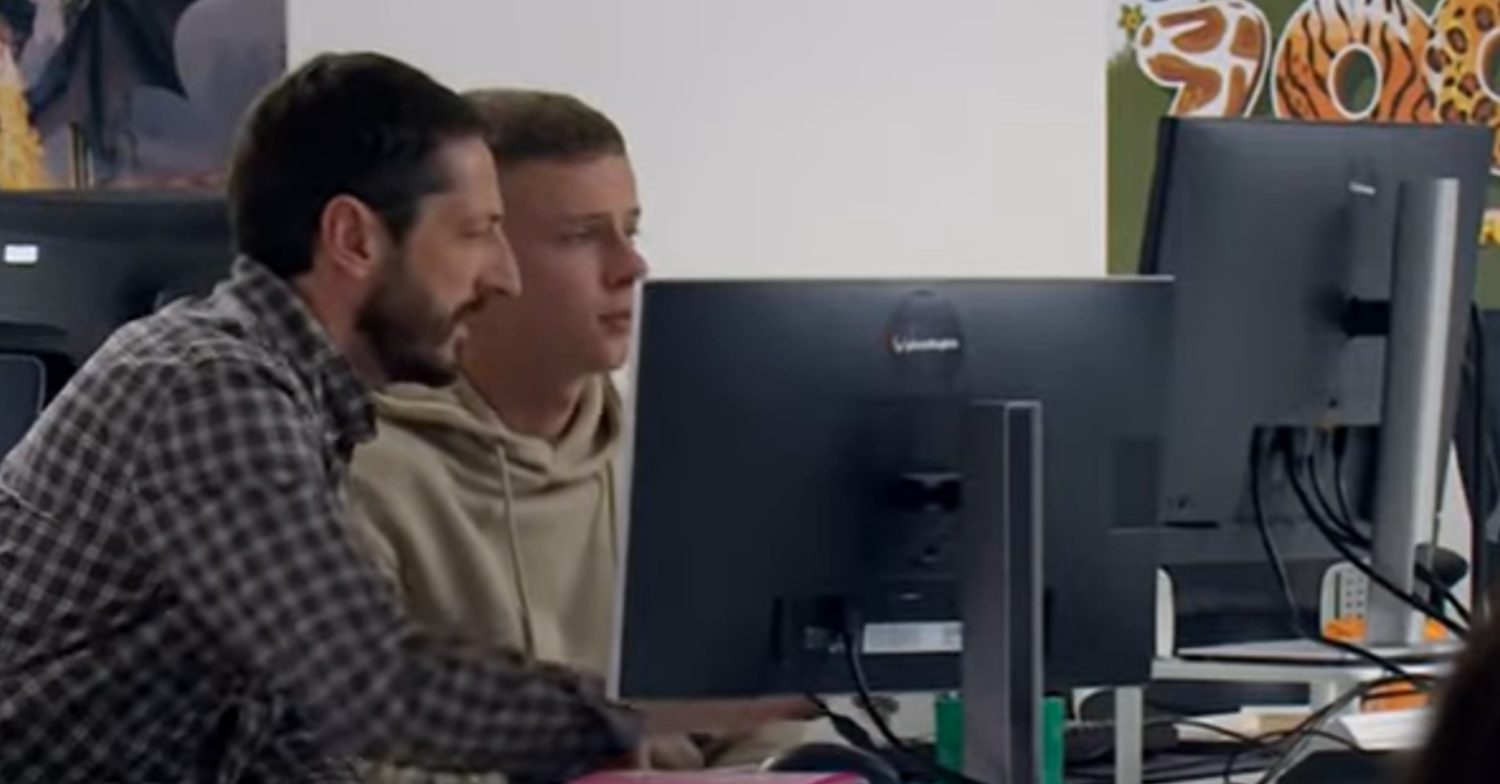 Emmerdale's Craig and Samson are working on the computers